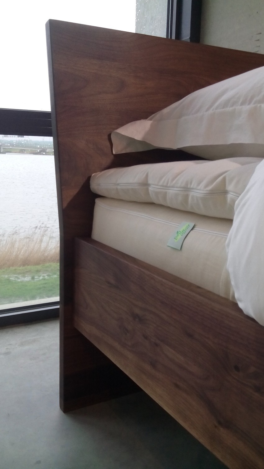 Houten ledikant bed amsterdam noten hout