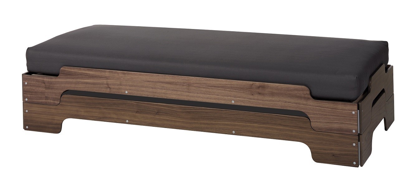 Bed stapelbaar design stapelliege notenhout